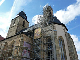 Einrüstung von St. Crescentius an der Südseite (Foto: Karl-Franz Thiede)